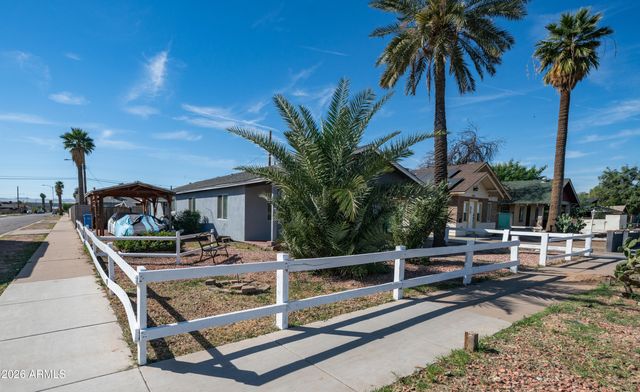 2209 W ADAMS Street, Phoenix, AZ 85009