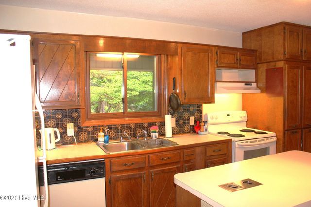 139 Pleasant View Lane, West End, NC 27376