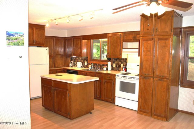 139 Pleasant View Lane, West End, NC 27376