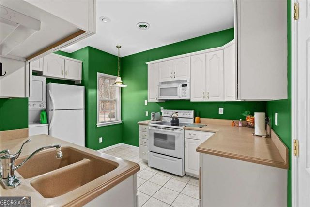 4457 Cavallon Way NW, Acworth, GA 30101