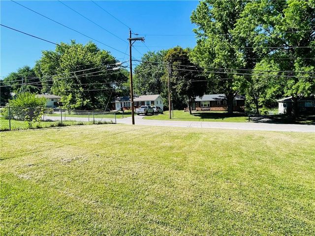 2500 Broadway Terrace, Leavenworth, KS 66048
