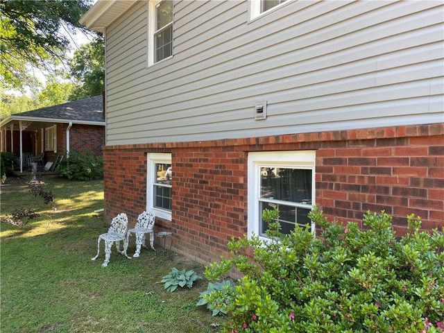 2500 Broadway Terrace, Leavenworth, KS 66048