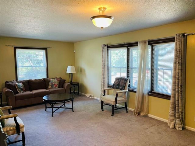 2500 Broadway Terrace, Leavenworth, KS 66048