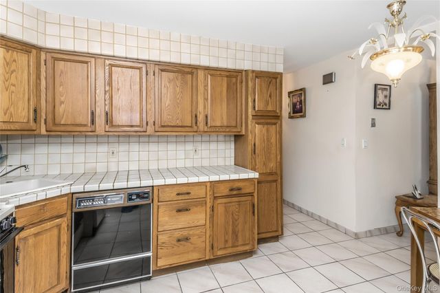 151-80 17th Road, Whitestone, NY 11357