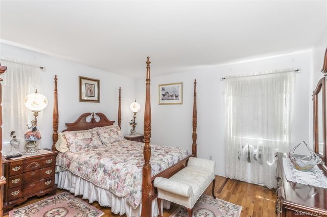 151-80 17th Road, Whitestone, NY 11357