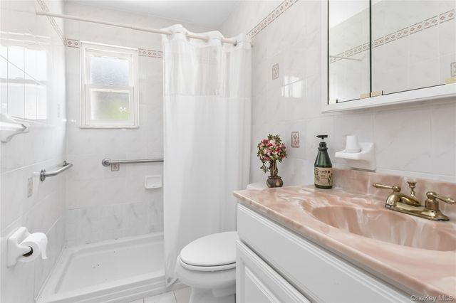 151-80 17th Road, Whitestone, NY 11357