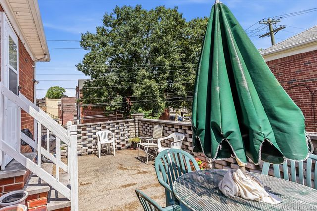 151-80 17th Road, Whitestone, NY 11357