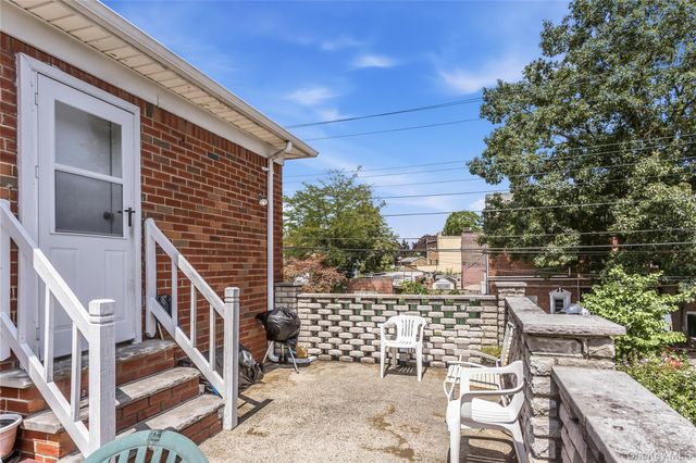 151-80 17th Road, Whitestone, NY 11357