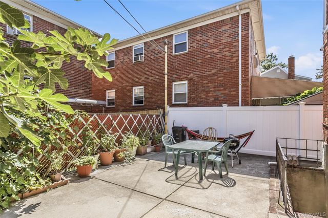 151-80 17th Road, Whitestone, NY 11357