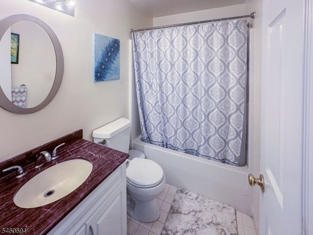 27 Birch Ter, Mount Arlington Boro, NJ 07856