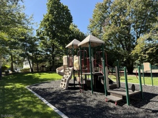 27 Birch Ter, Mount Arlington Boro, NJ 07856