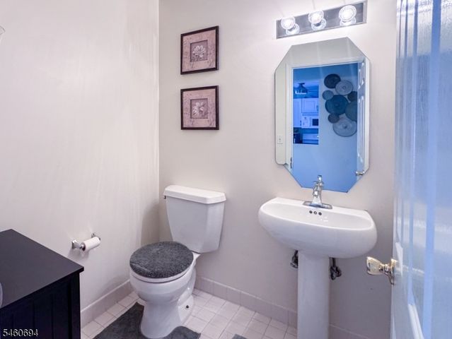 27 Birch Ter, Mount Arlington Boro, NJ 07856