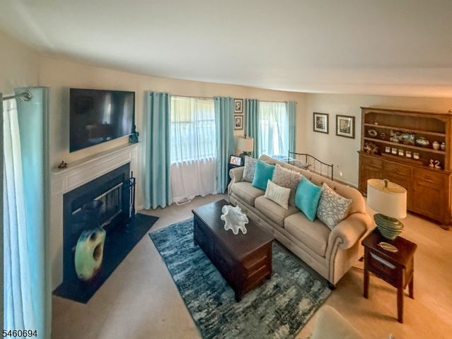 27 Birch Ter, Mount Arlington Boro, NJ 07856