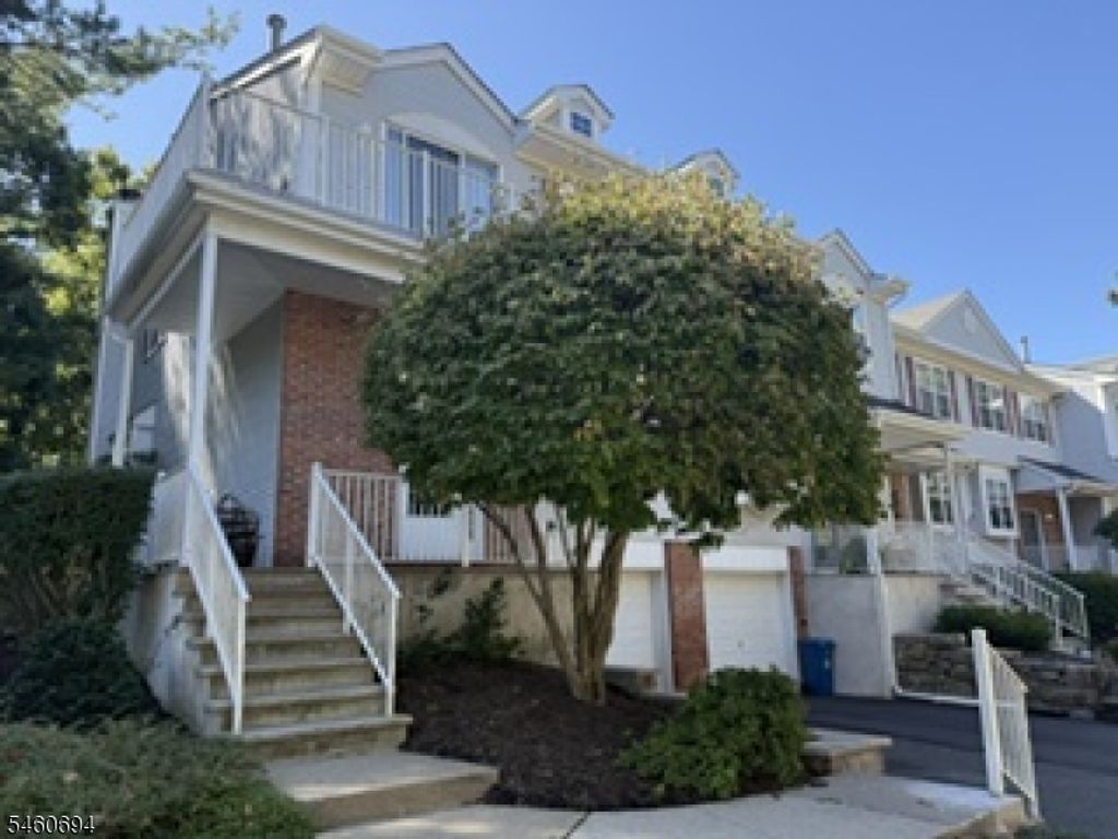 27 Birch Ter, Mount Arlington Boro, NJ 07856
