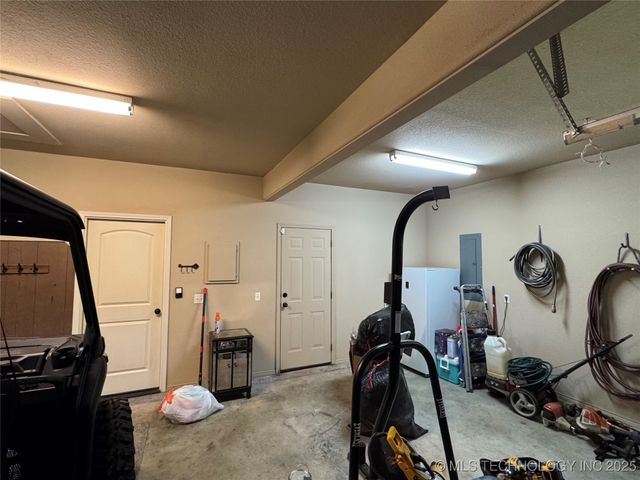 21902 W 13th Street S, Sand Springs, OK 74063