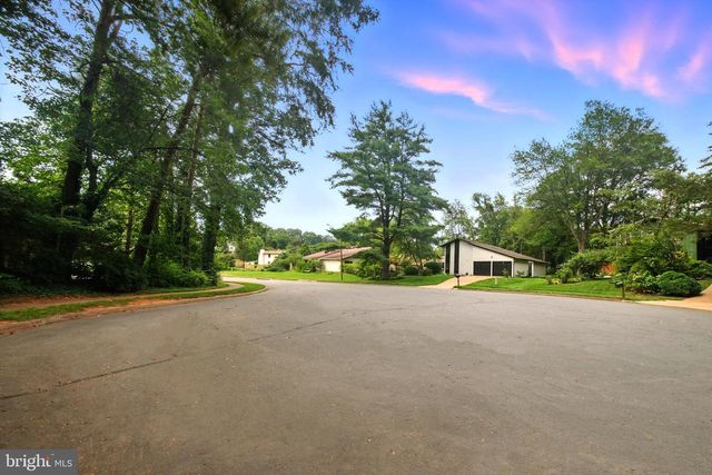 5503 FIRESIDE CT, Fairfax, VA 22032