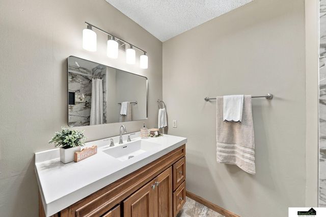 3749 S 78th Street, Lincoln, NE 68506