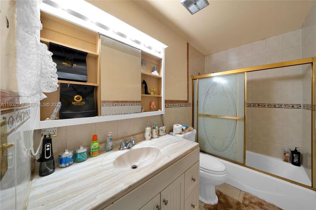 4457 NW 185th St, Miami Gardens, FL 33055