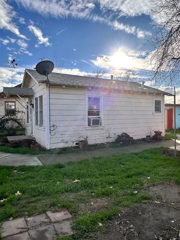 716 Nebraska Avenue, Madera, CA 93638