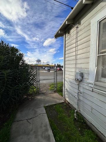 716 Nebraska Avenue, Madera, CA 93638