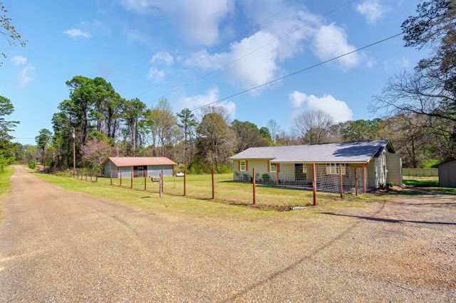 135 County road 1105, Daingerfield, TX 75638