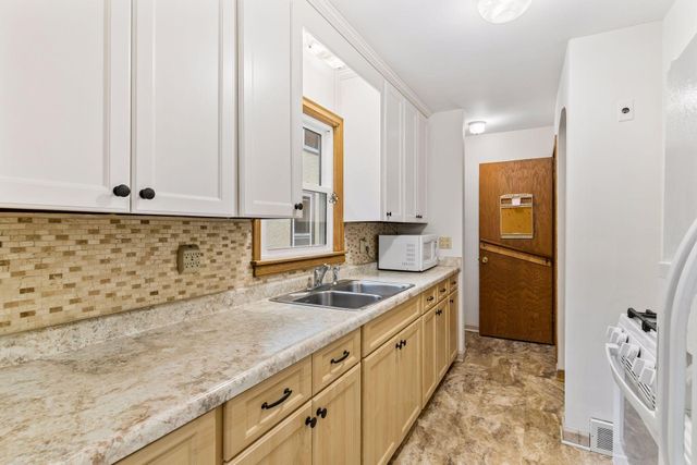 840 Armstrong Avenue, Saint Paul, MN 55102