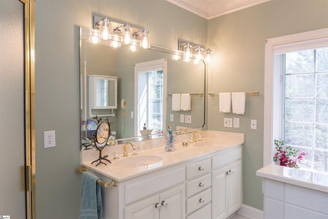 102 E Peninsula Drive, Laurens, SC 29360