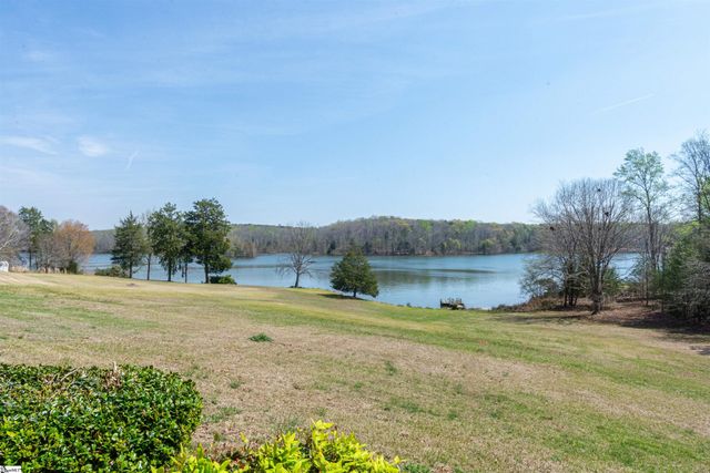 102 E Peninsula Drive, Laurens, SC 29360