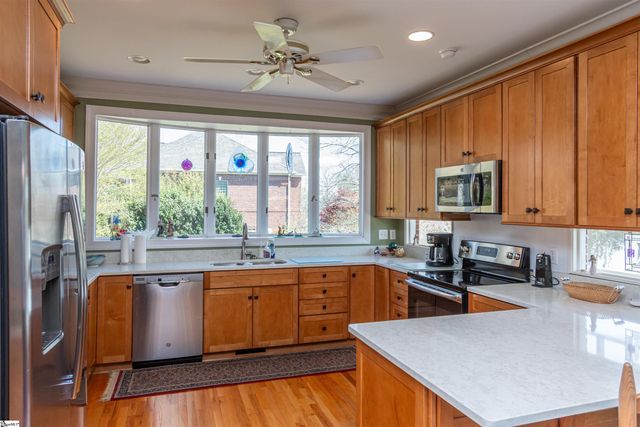 102 E Peninsula Drive, Laurens, SC 29360