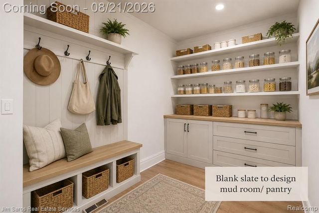 475 Saint Clair Avenue, Grosse Pointe, MI 48230