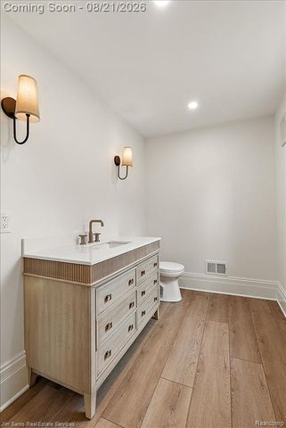 475 Saint Clair Avenue, Grosse Pointe, MI 48230