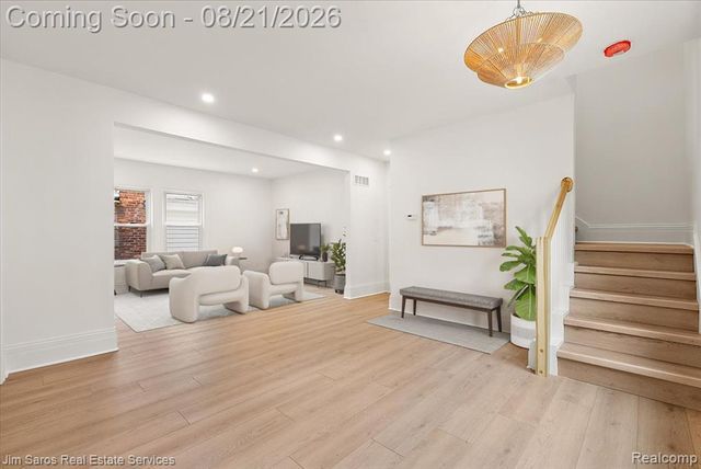 475 Saint Clair Avenue, Grosse Pointe, MI 48230