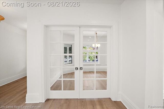 475 Saint Clair Avenue, Grosse Pointe, MI 48230