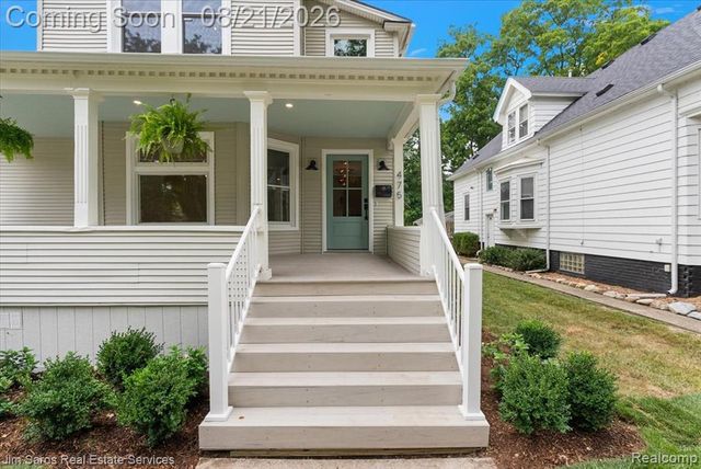 475 Saint Clair Avenue, Grosse Pointe, MI 48230