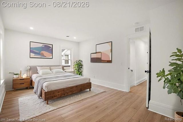 475 Saint Clair Avenue, Grosse Pointe, MI 48230