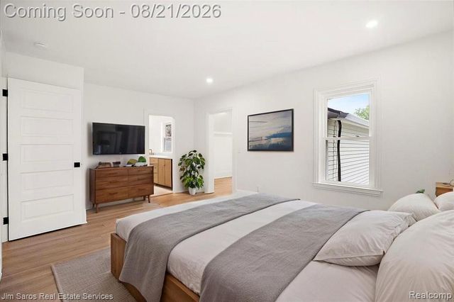 475 Saint Clair Avenue, Grosse Pointe, MI 48230