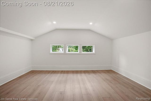 475 Saint Clair Avenue, Grosse Pointe, MI 48230
