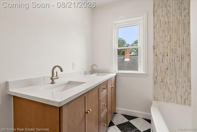 475 Saint Clair Avenue, Grosse Pointe, MI 48230