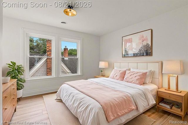 475 Saint Clair Avenue, Grosse Pointe, MI 48230