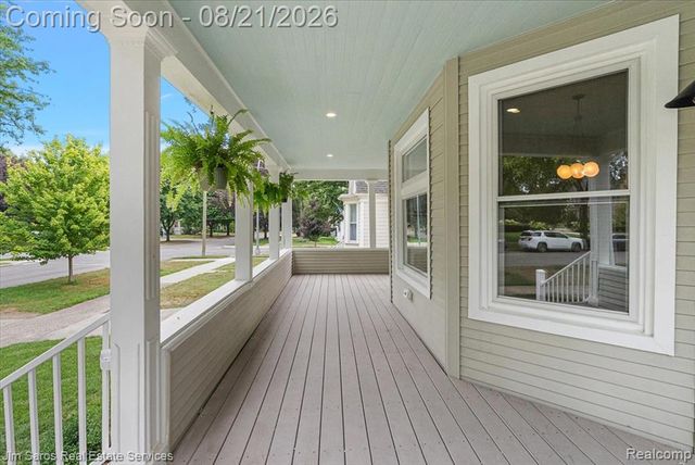 475 Saint Clair Avenue, Grosse Pointe, MI 48230
