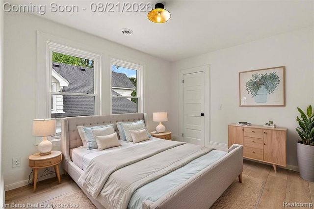 475 Saint Clair Avenue, Grosse Pointe, MI 48230