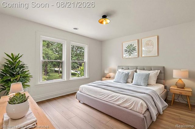 475 Saint Clair Avenue, Grosse Pointe, MI 48230