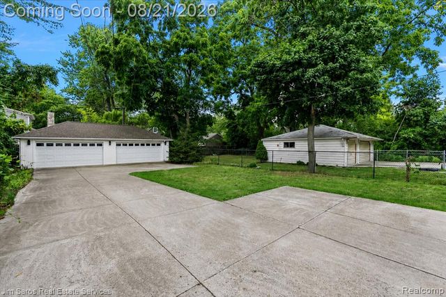 475 Saint Clair Avenue, Grosse Pointe, MI 48230