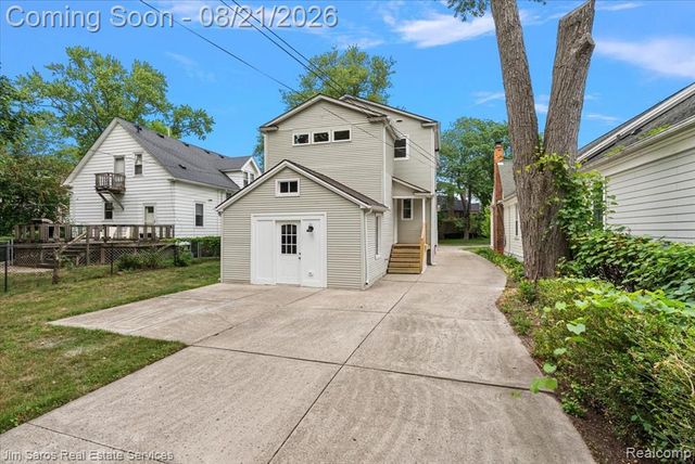 475 Saint Clair Avenue, Grosse Pointe, MI 48230