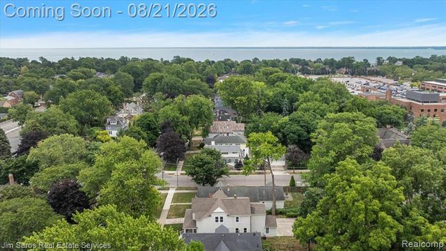 475 Saint Clair Avenue, Grosse Pointe, MI 48230