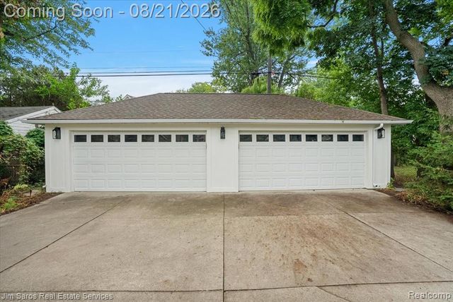 475 Saint Clair Avenue, Grosse Pointe, MI 48230