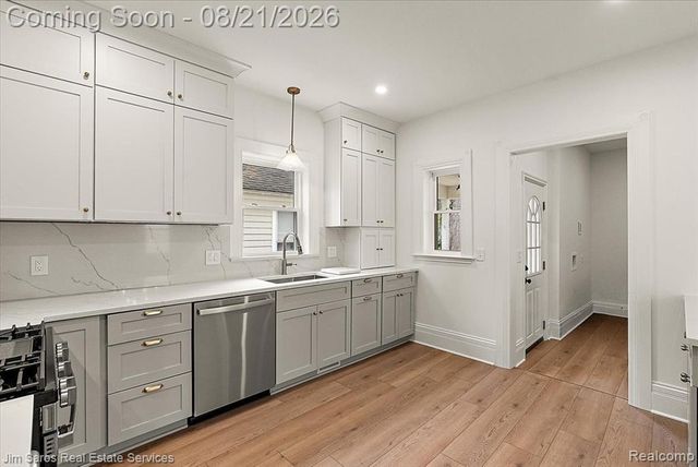 475 Saint Clair Avenue, Grosse Pointe, MI 48230