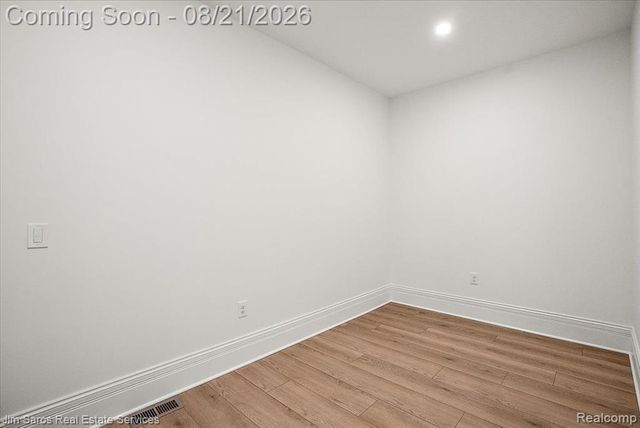 475 Saint Clair Avenue, Grosse Pointe, MI 48230