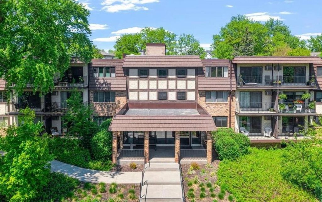 205 Barry Avenue S 311, Wayzata, MN 55391 — exterior