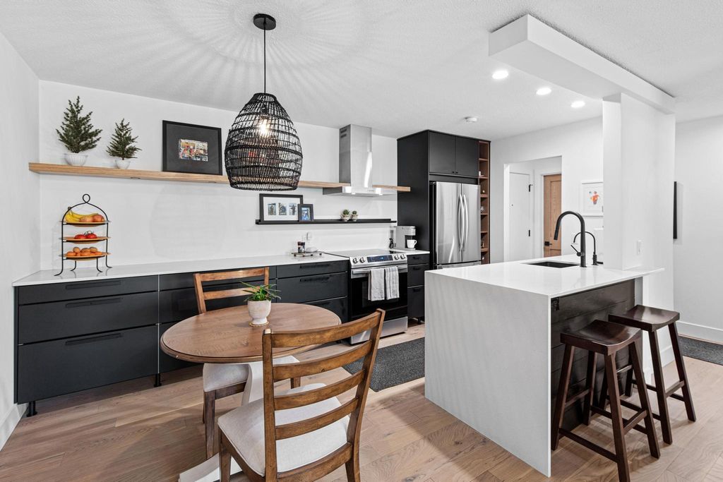 205 Barry Avenue S 311, Wayzata, MN 55391 — photo 2